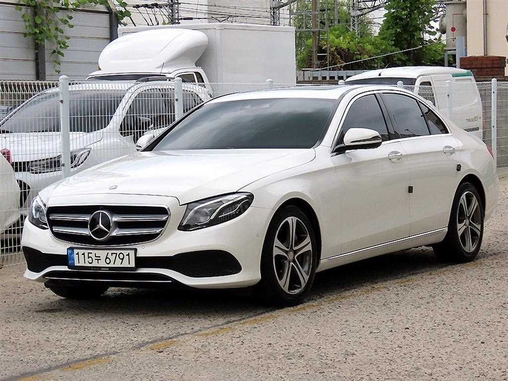 벤츠 E 클래스 E-클래스 W213 E300 아방가르드 인텔리전트 드라이브 이미지 2