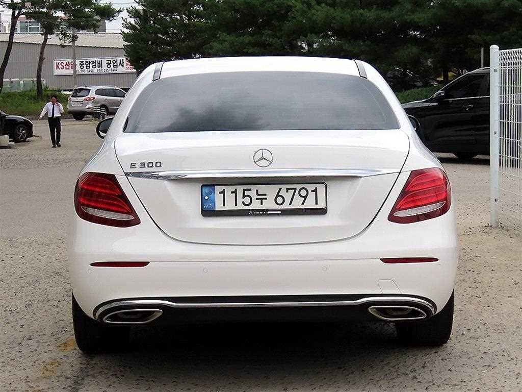 벤츠 E 클래스 E-클래스 W213 E300 아방가르드 인텔리전트 드라이브 이미지 4