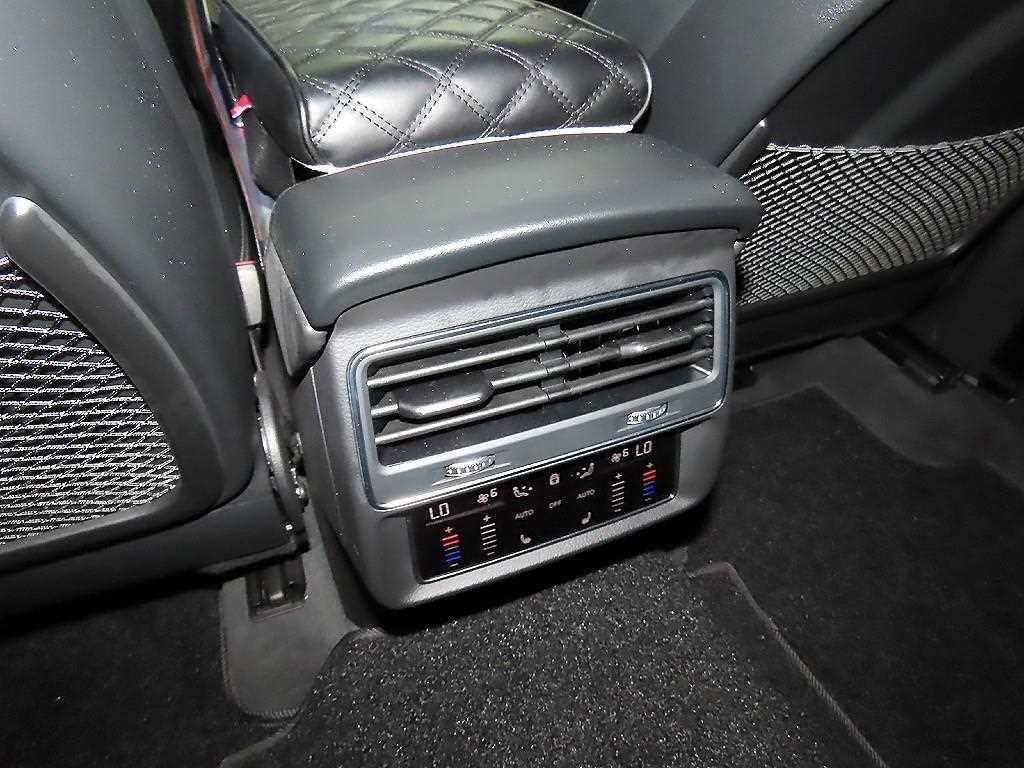아우디 Q8 55 TFSI 콰트로 프리미엄 이미지 13