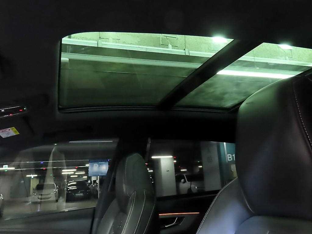 아우디 Q8 55 TFSI 콰트로 프리미엄 이미지 15