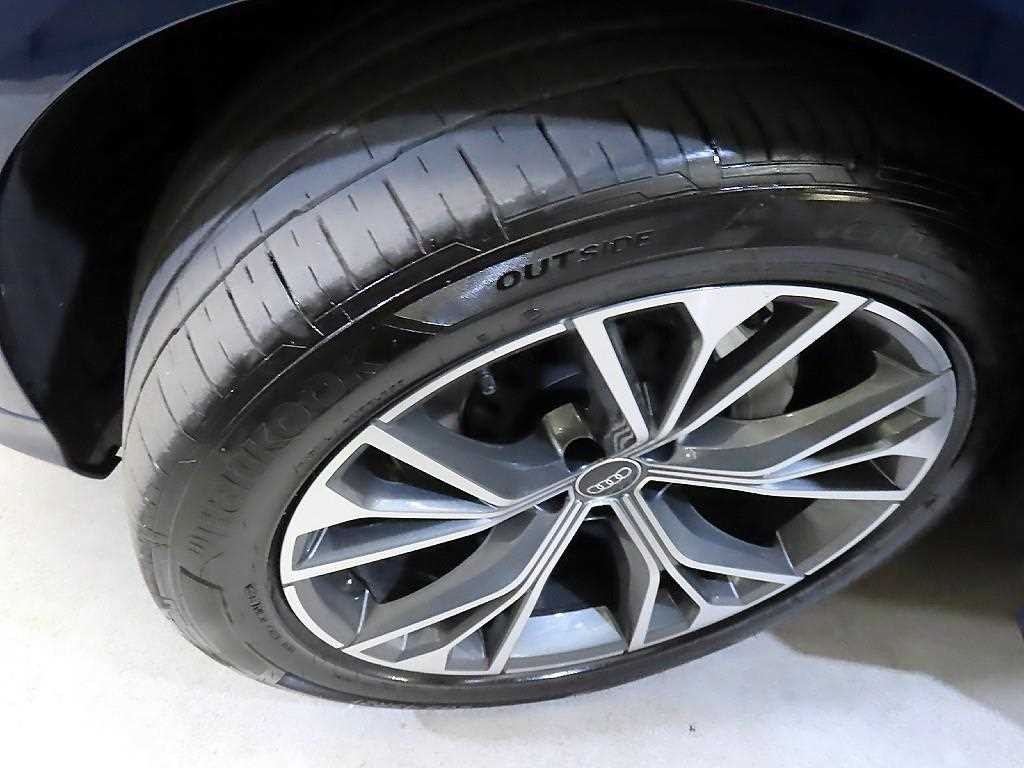 아우디 Q8 55 TFSI 콰트로 프리미엄 이미지 20