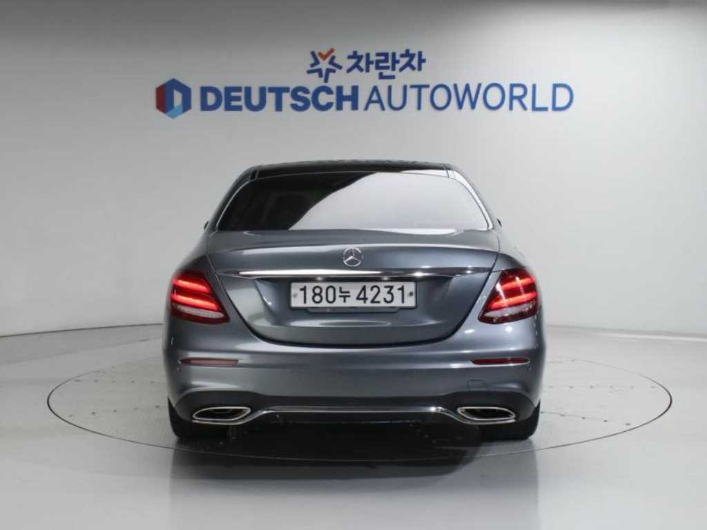 벤츠 E 클래스 E-클래스 W213 E350 4MATIC AMG LINE 이미지 4