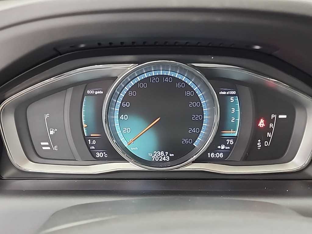 볼보 XC60 D3 이미지 6