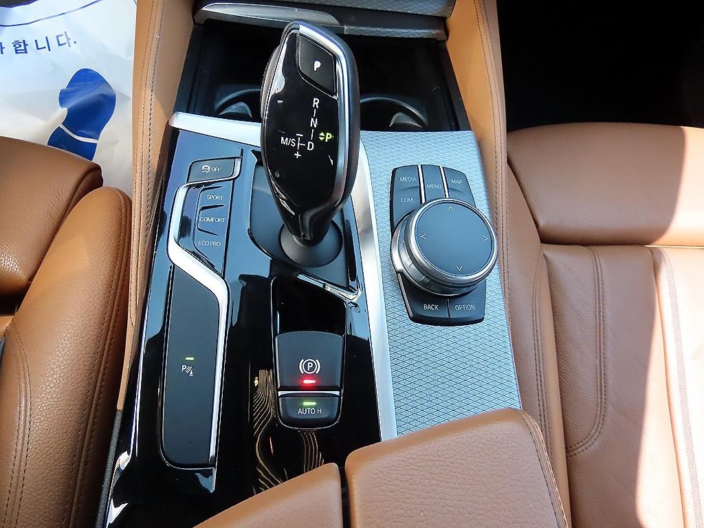 BMW 5시리즈 5시리즈 (G30) 530i xDrive M 스포츠 이미지 11