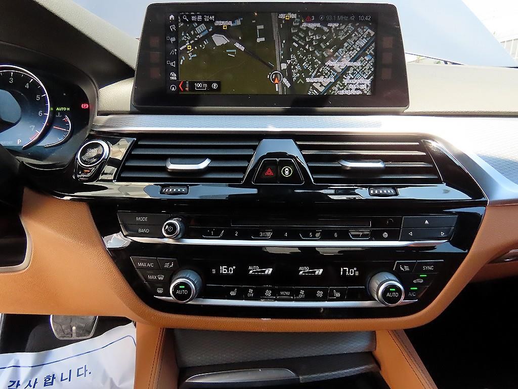 BMW 5시리즈 5시리즈 (G30) 530i xDrive M 스포츠 이미지 14