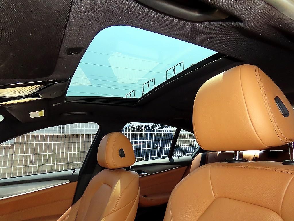 BMW 5시리즈 5시리즈 (G30) 530i xDrive M 스포츠 이미지 17