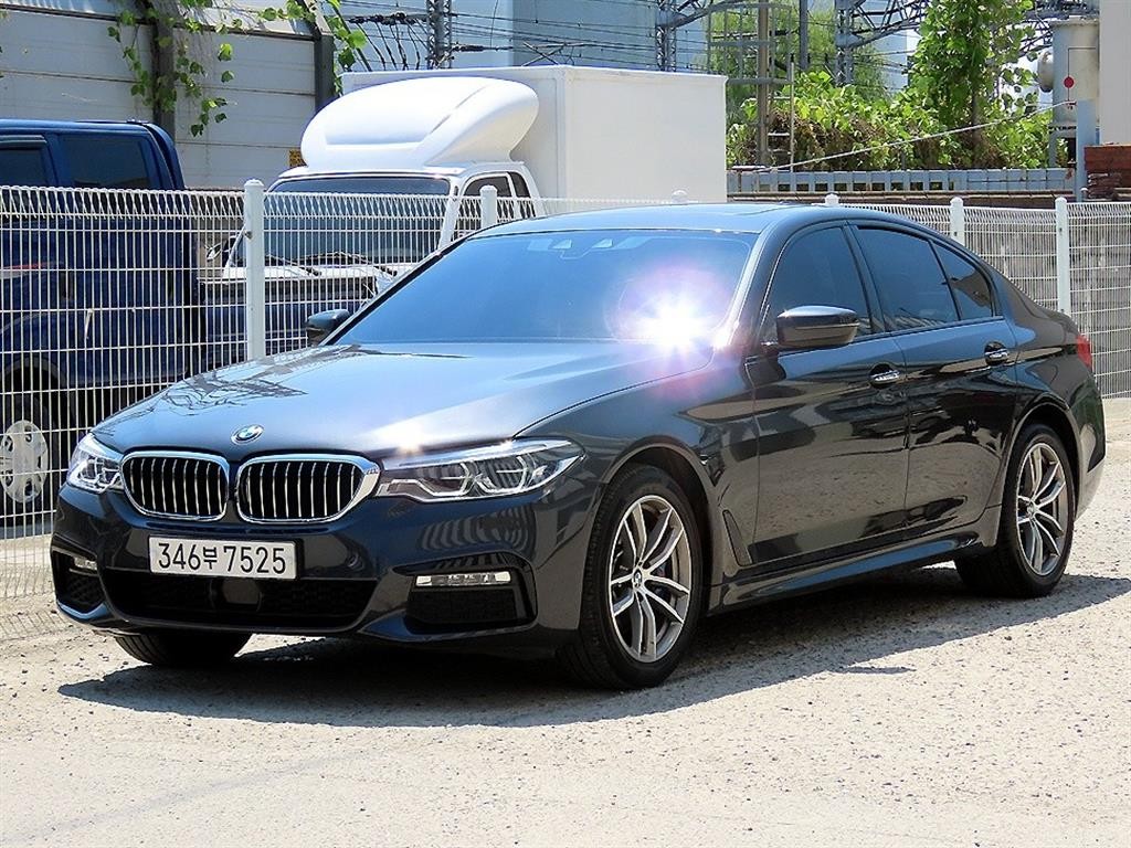 BMW 5시리즈 5시리즈 (G30) 530i xDrive M 스포츠 이미지 2
