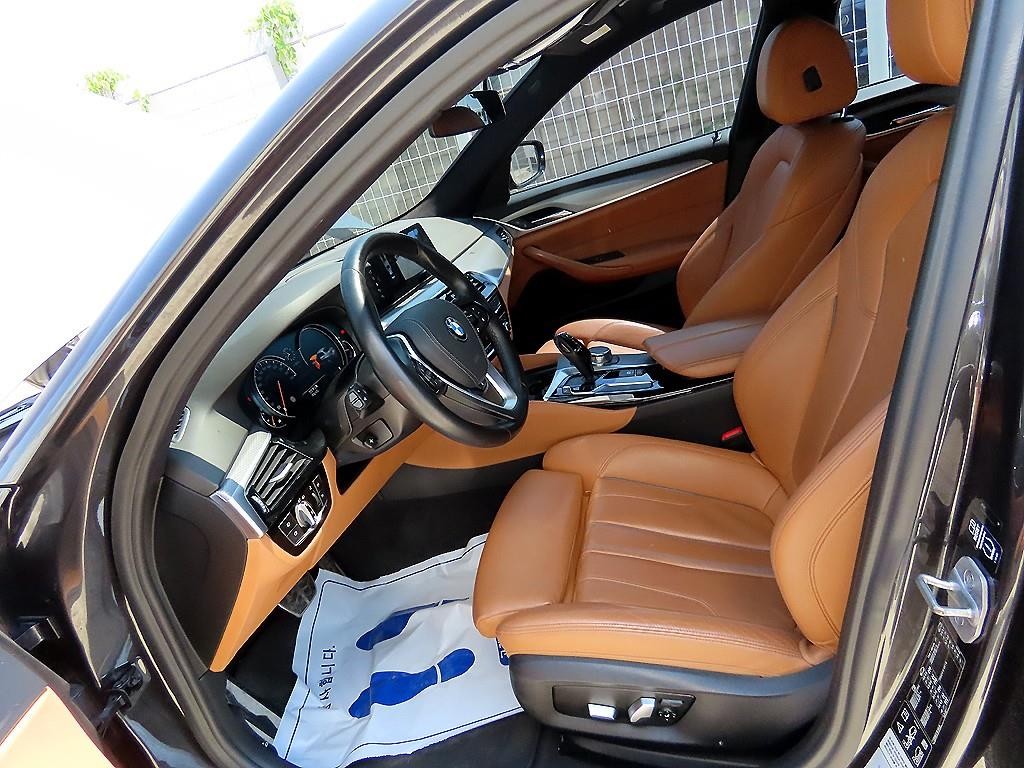 BMW 5시리즈 5시리즈 (G30) 530i xDrive M 스포츠 이미지 5