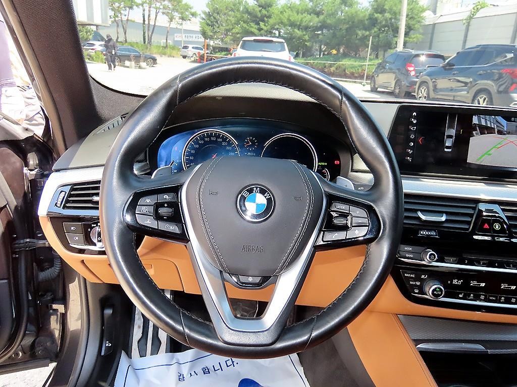 BMW 5시리즈 5시리즈 (G30) 530i xDrive M 스포츠 이미지 8