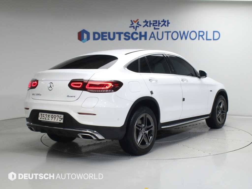 벤츠 GLC 클래스 GLC클래스 X253 GLC 300 e 4MATIC 쿠페 이미지 2