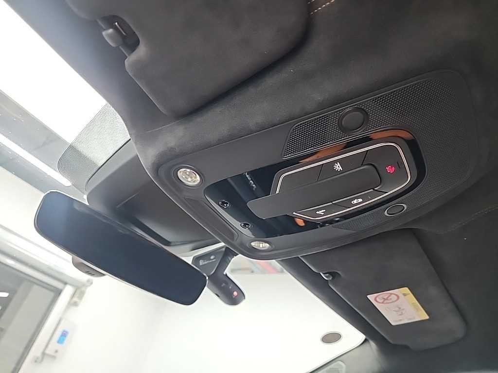 람보르기니 우루스 4.0 V8 이미지 16