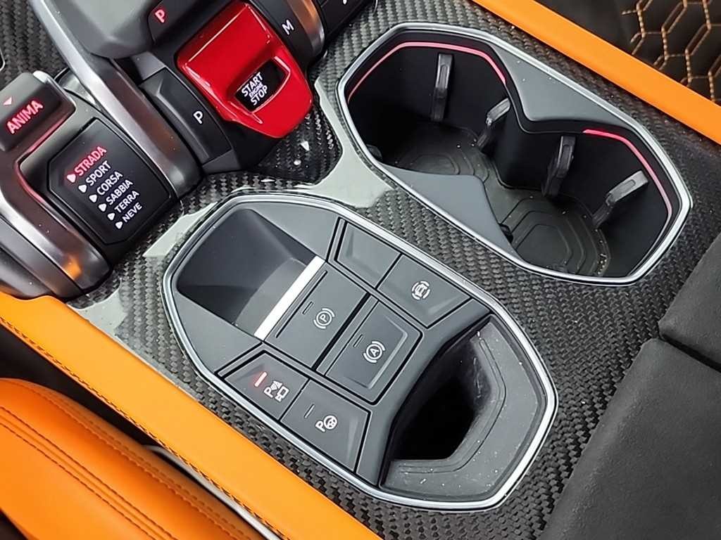 람보르기니 우루스 4.0 V8 이미지 17