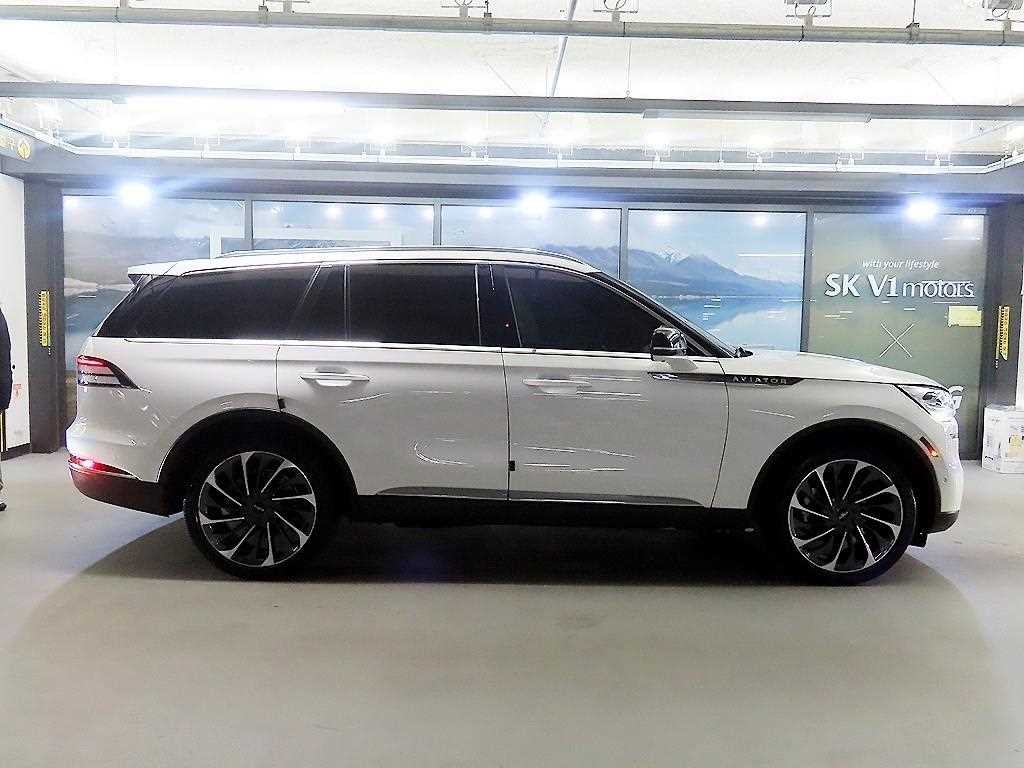 링컨 에비에이터 에비에이터 2세대 3.0 리저브 AWD 기본형 이미지 3