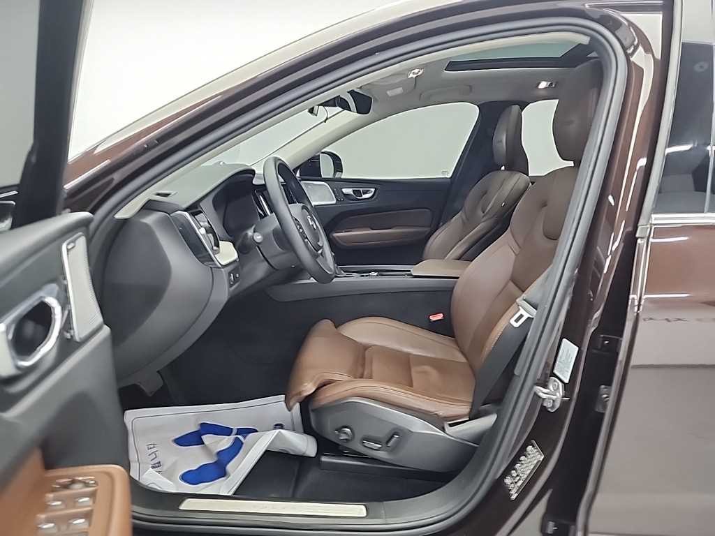 볼보 XC60 XC60(2세대) D5 AWD 인스크립션 이미지 11