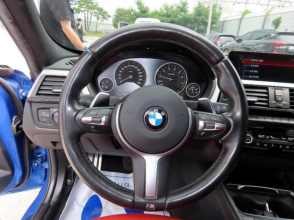 BMW 3시리즈 3시리즈 (F30) 330i M 스포츠 이미지 8