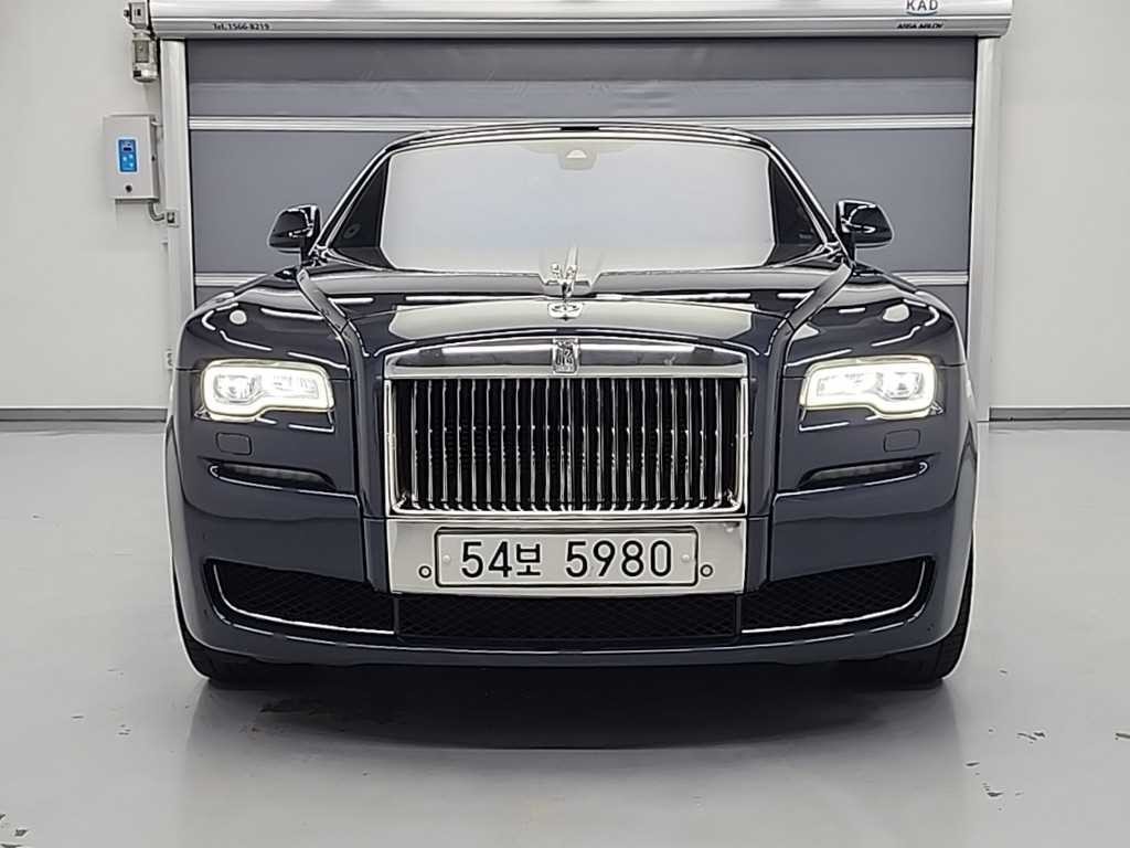 롤스로이스 고스트 6.6 V12 EWB 이미지 1