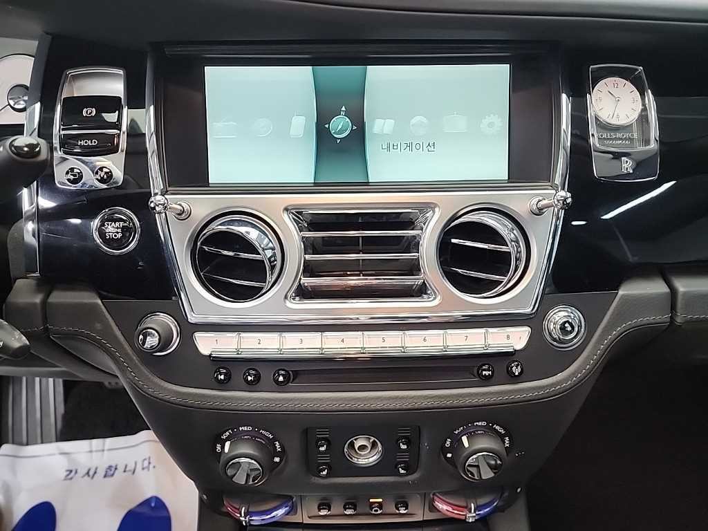 롤스로이스 고스트 6.6 V12 EWB 이미지 10