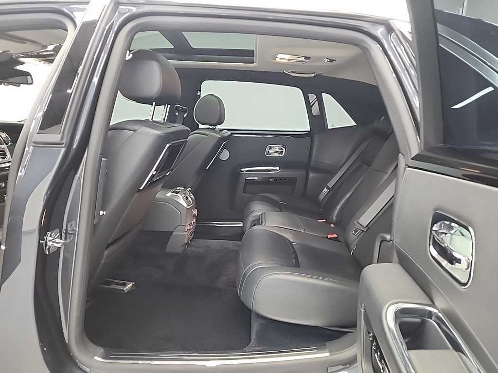 롤스로이스 고스트 6.6 V12 EWB 이미지 12