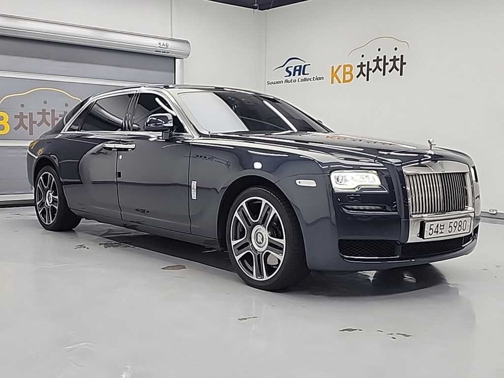 롤스로이스 고스트 6.6 V12 EWB 이미지 3