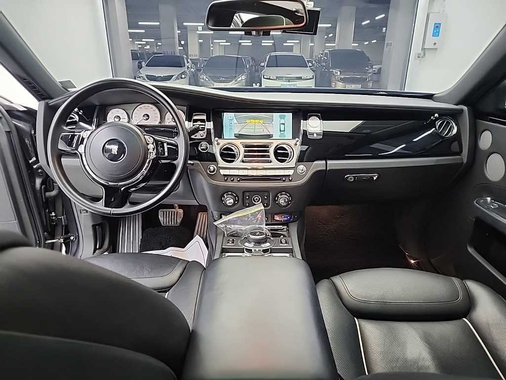 롤스로이스 고스트 6.6 V12 EWB 이미지 7