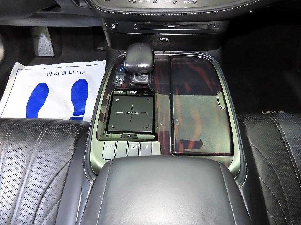 렉서스 LS LS500 3.5 럭셔리 AWD 이미지 12