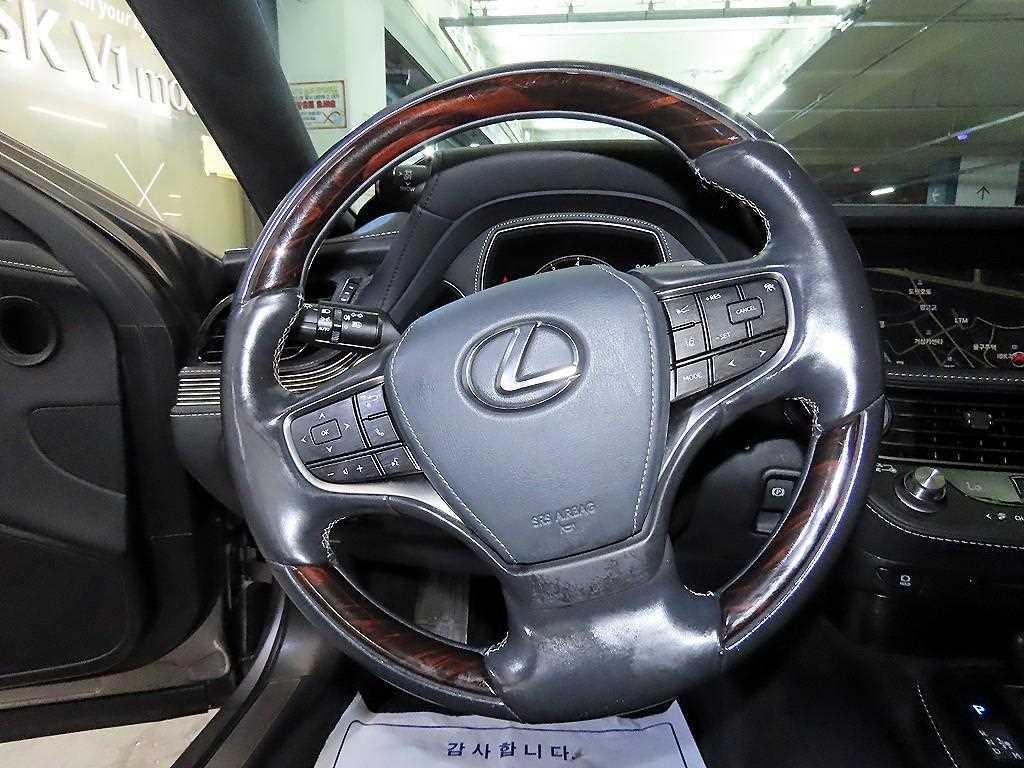 렉서스 LS LS500 3.5 럭셔리 AWD 이미지 8