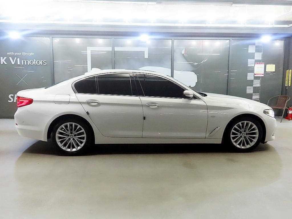 BMW 5시리즈 5시리즈 (G30) 520d 럭셔리 스페셜 에디션 이미지 3