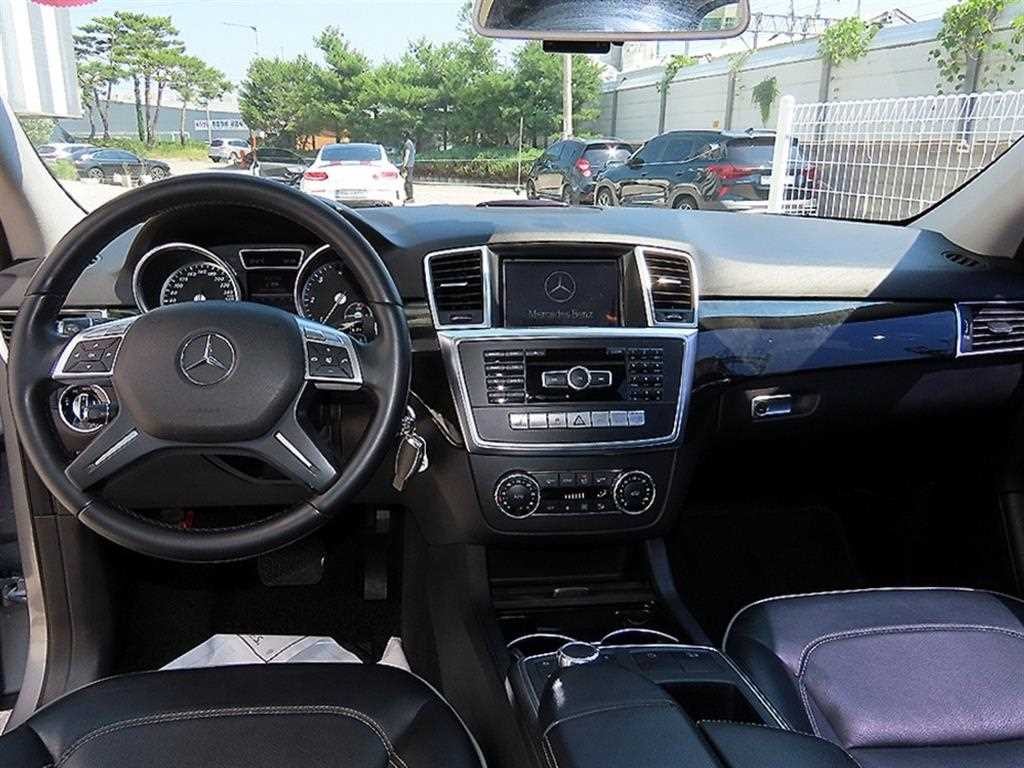 벤츠 M 클래스 뉴 M클래스 W166 ML250 블루텍 4매틱 이미지 7