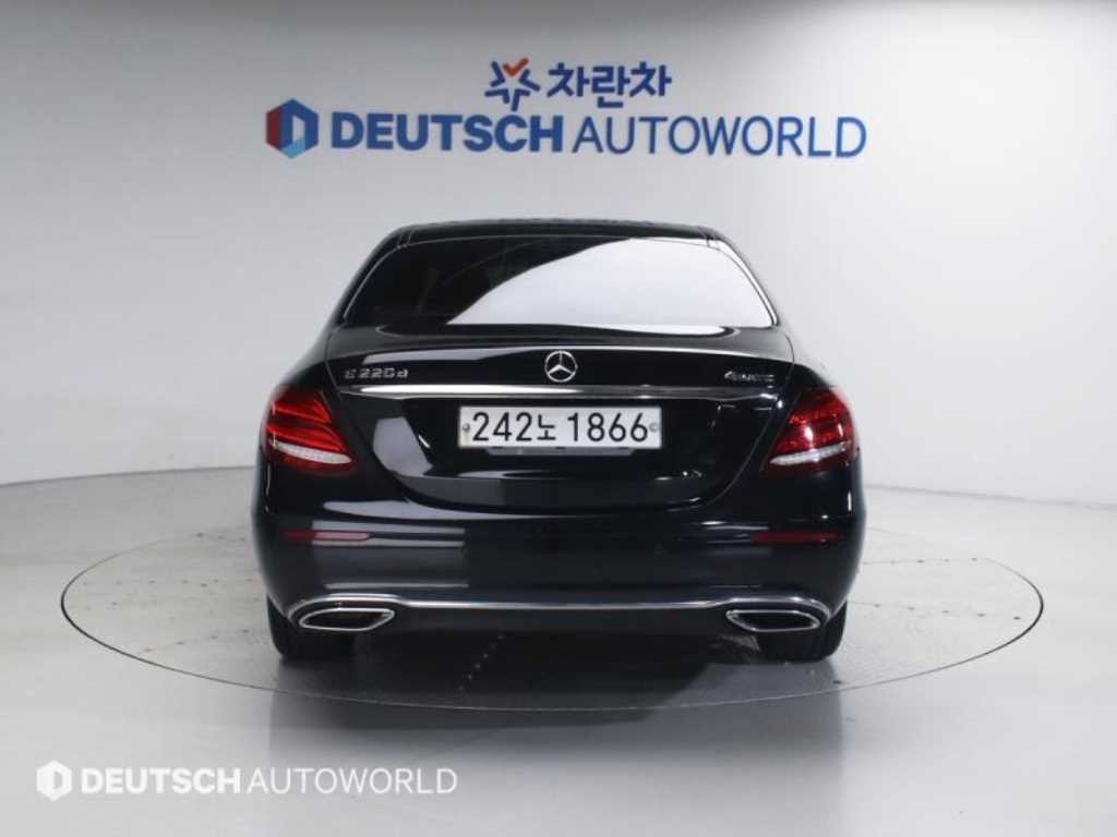 벤츠 E 클래스 E-클래스 W213 E220d 4MATIC 익스클루시브 이미지 4