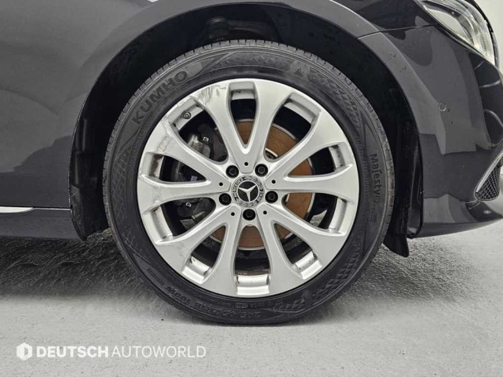 벤츠 E 클래스 E-클래스 W213 E220d 4MATIC 익스클루시브 이미지 5