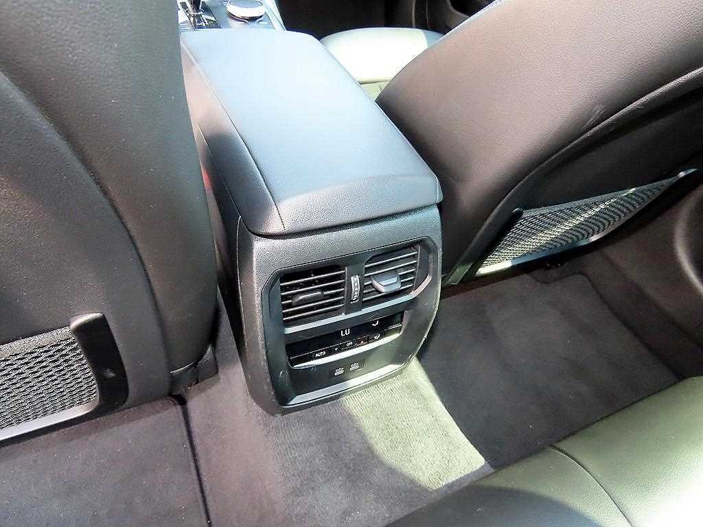 BMW 3시리즈 3시리즈 (G20) 320e M 스포츠 이미지 16