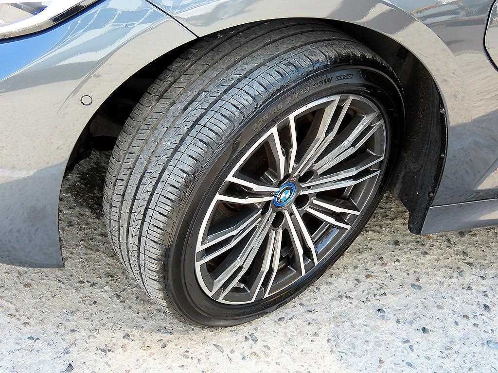 BMW 3시리즈 3시리즈 (G20) 320e M 스포츠 이미지 19