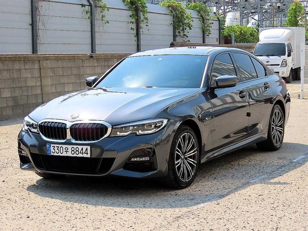 BMW 3시리즈 3시리즈 (G20) 320e M 스포츠 이미지 2