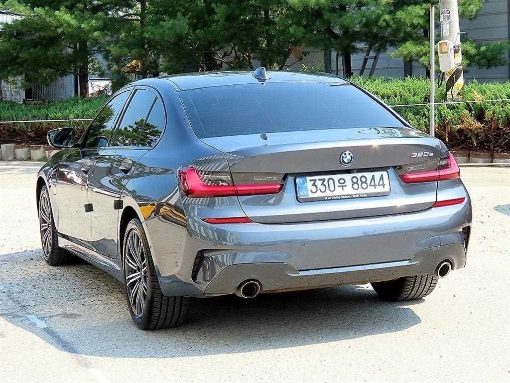 BMW 3시리즈 3시리즈 (G20) 320e M 스포츠 이미지 3