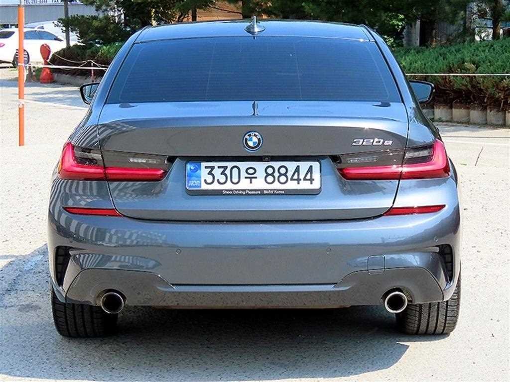 BMW 3시리즈 3시리즈 (G20) 320e M 스포츠 이미지 4