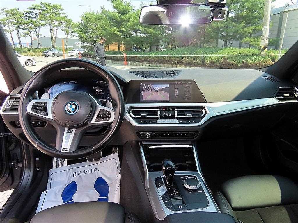 BMW 3시리즈 3시리즈 (G20) 320e M 스포츠 이미지 7