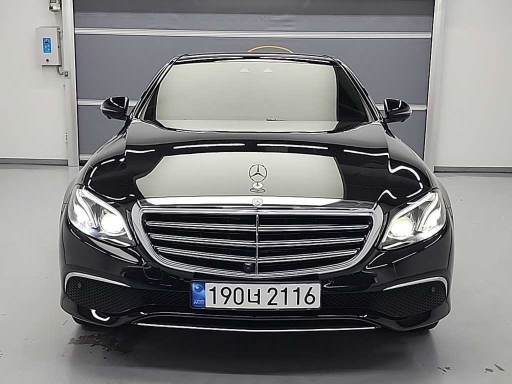 벤츠 E 클래스 E-클래스 W213 E300e 4MATIC 익스클루시브 이미지 1