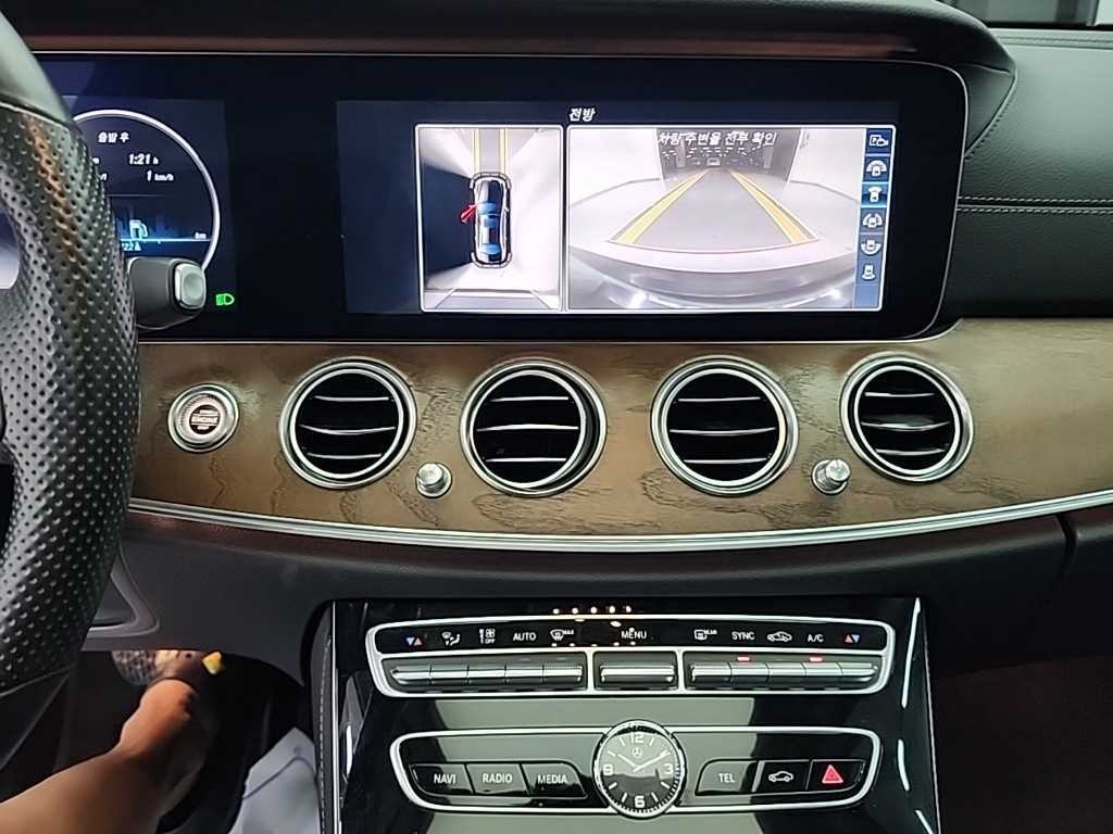 벤츠 E 클래스 E-클래스 W213 E300e 4MATIC 익스클루시브 이미지 10