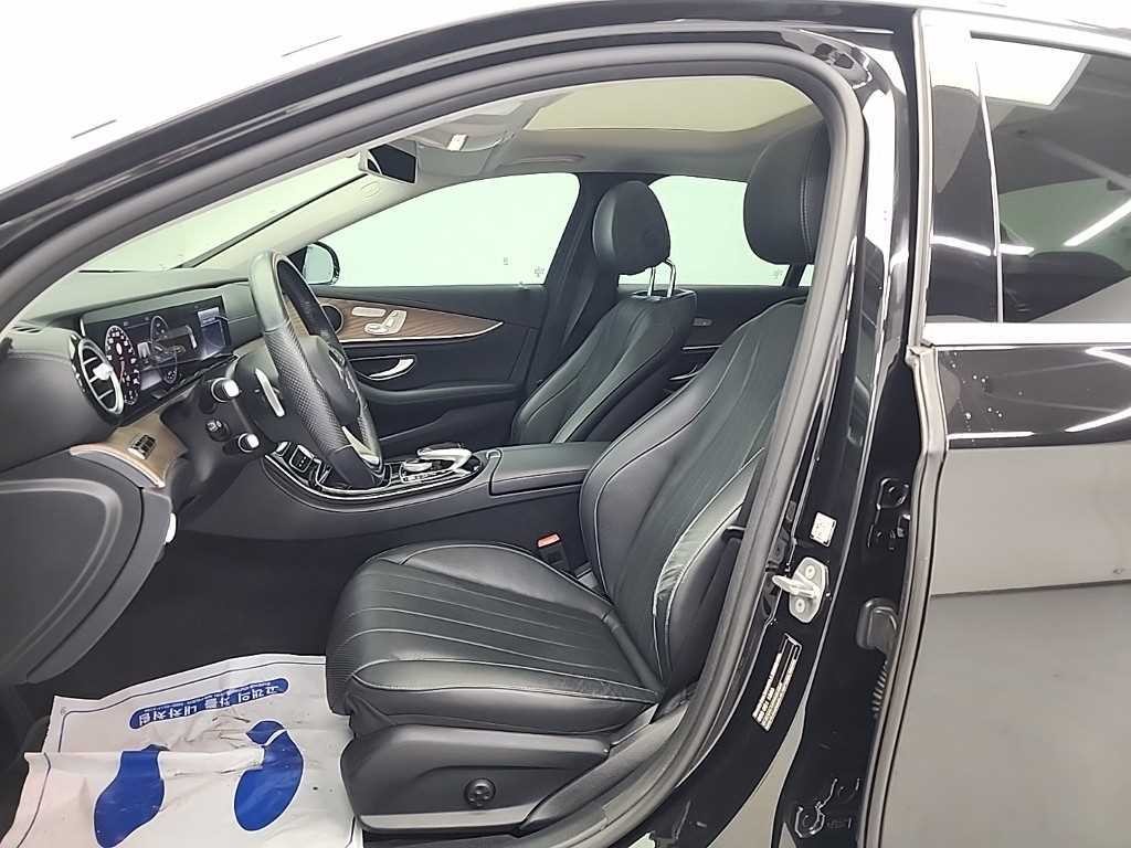 벤츠 E 클래스 E-클래스 W213 E300e 4MATIC 익스클루시브 이미지 11