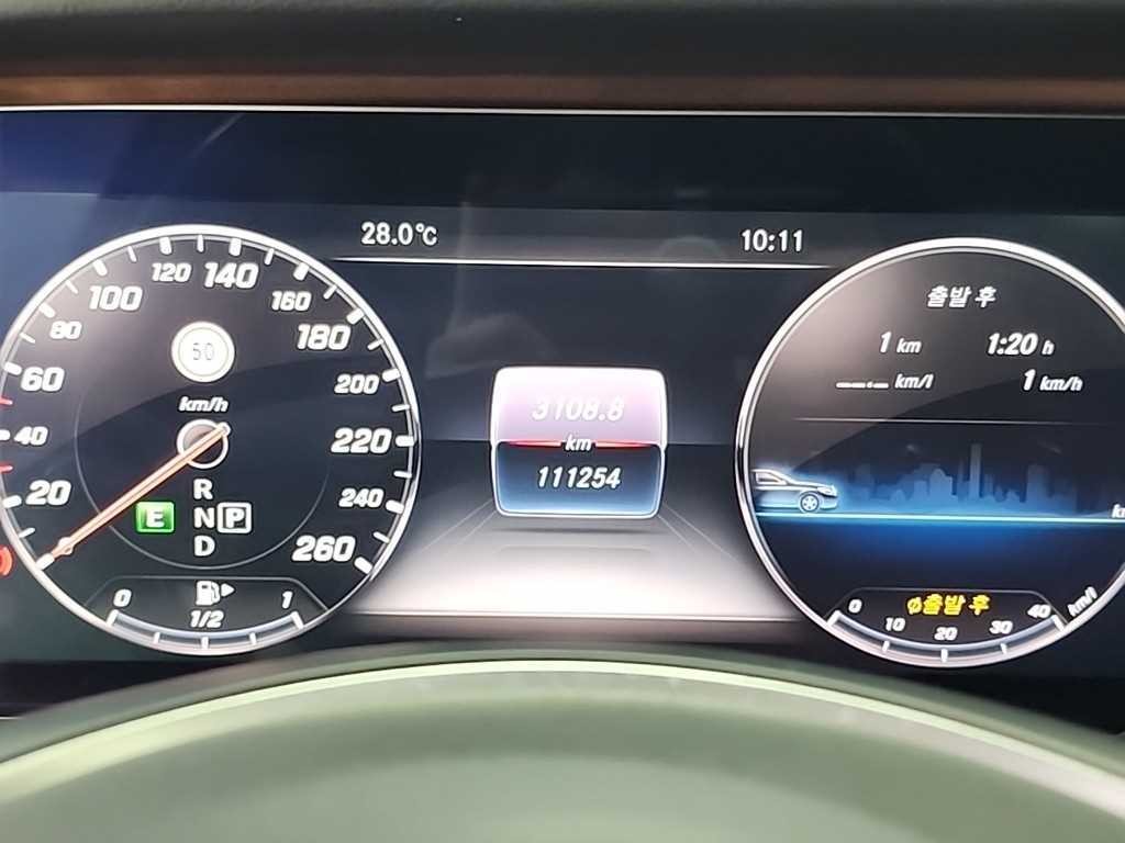 벤츠 E 클래스 E-클래스 W213 E300e 4MATIC 익스클루시브 이미지 6
