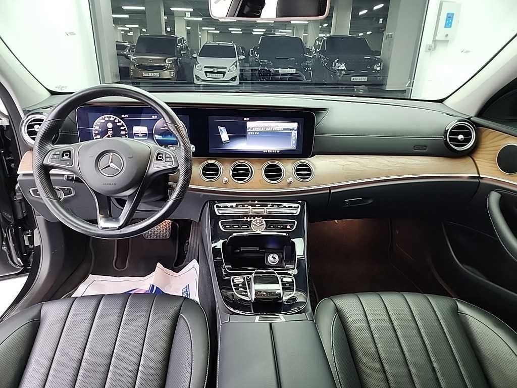 벤츠 E 클래스 E-클래스 W213 E300e 4MATIC 익스클루시브 이미지 7