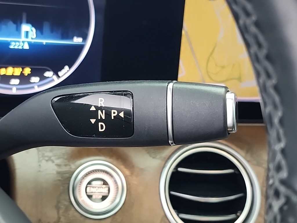 벤츠 E 클래스 E-클래스 W213 E300e 4MATIC 익스클루시브 이미지 8