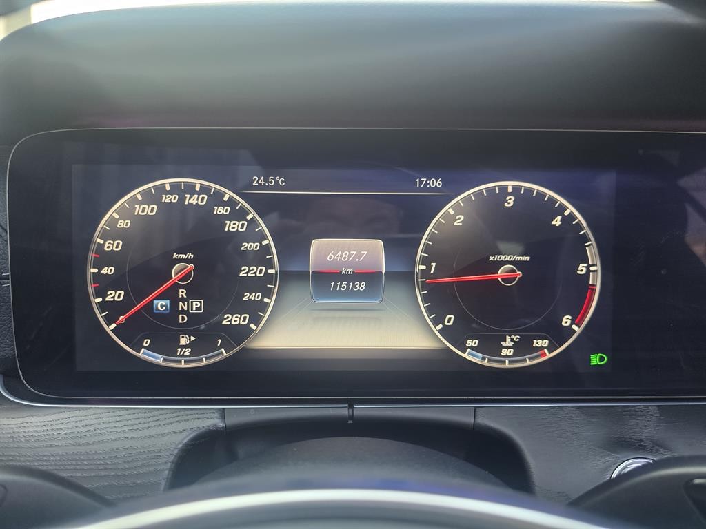 벤츠 E 클래스 E-클래스 W213 E220d 쿠페 이미지 12