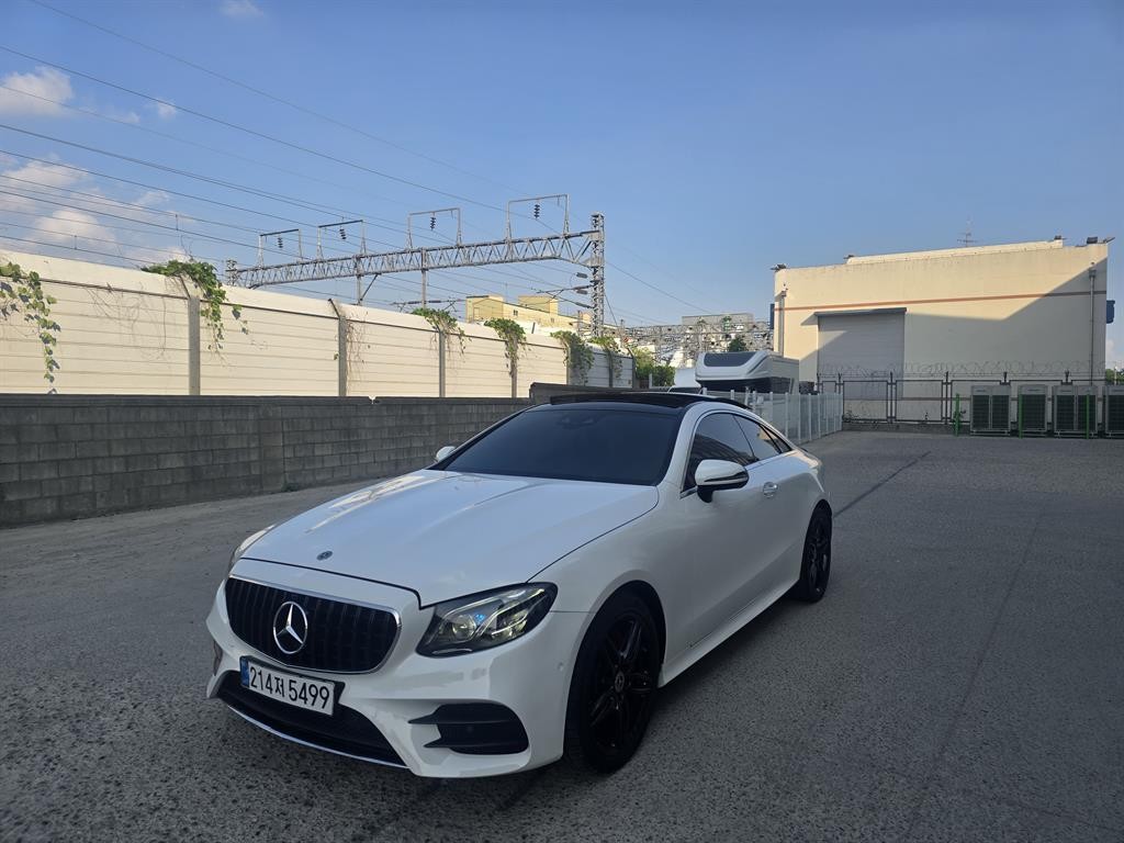 벤츠 E 클래스 E-클래스 W213 E220d 쿠페 이미지 2