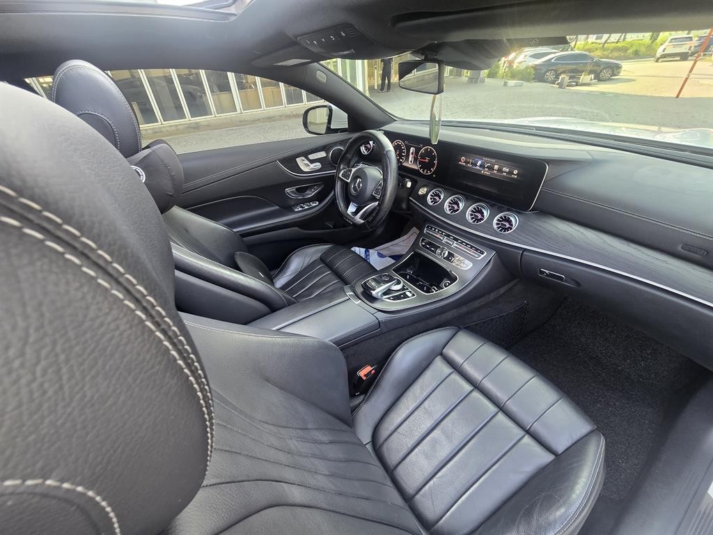 벤츠 E 클래스 E-클래스 W213 E220d 쿠페 이미지 9
