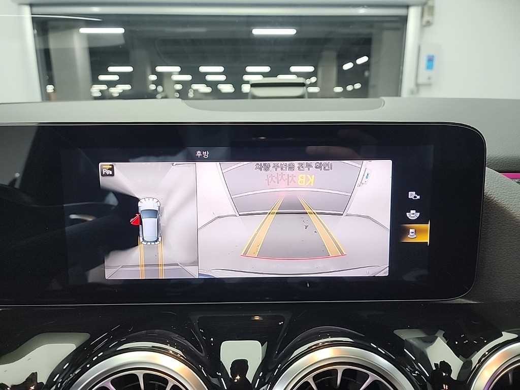 벤츠 GLA 클래스 GLA클래스 H247 GLA45 AMG 4MATIC + 이미지 16