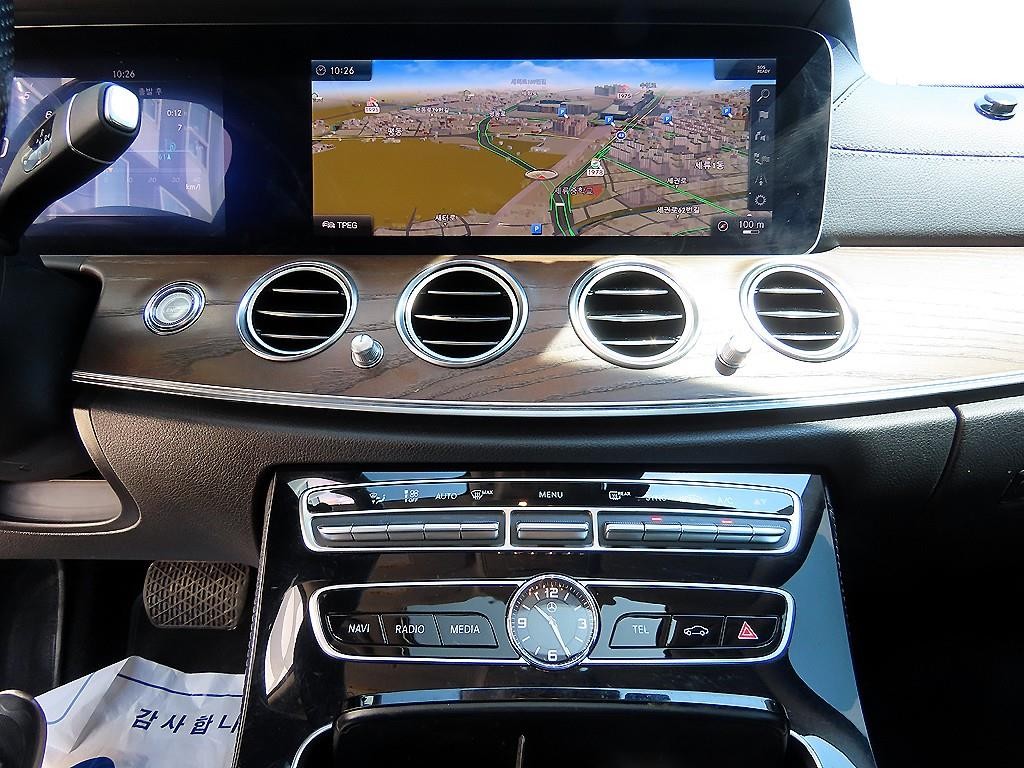 벤츠 E 클래스 E-클래스 W213 E300 4MATIC 익스클루시브 이미지 14