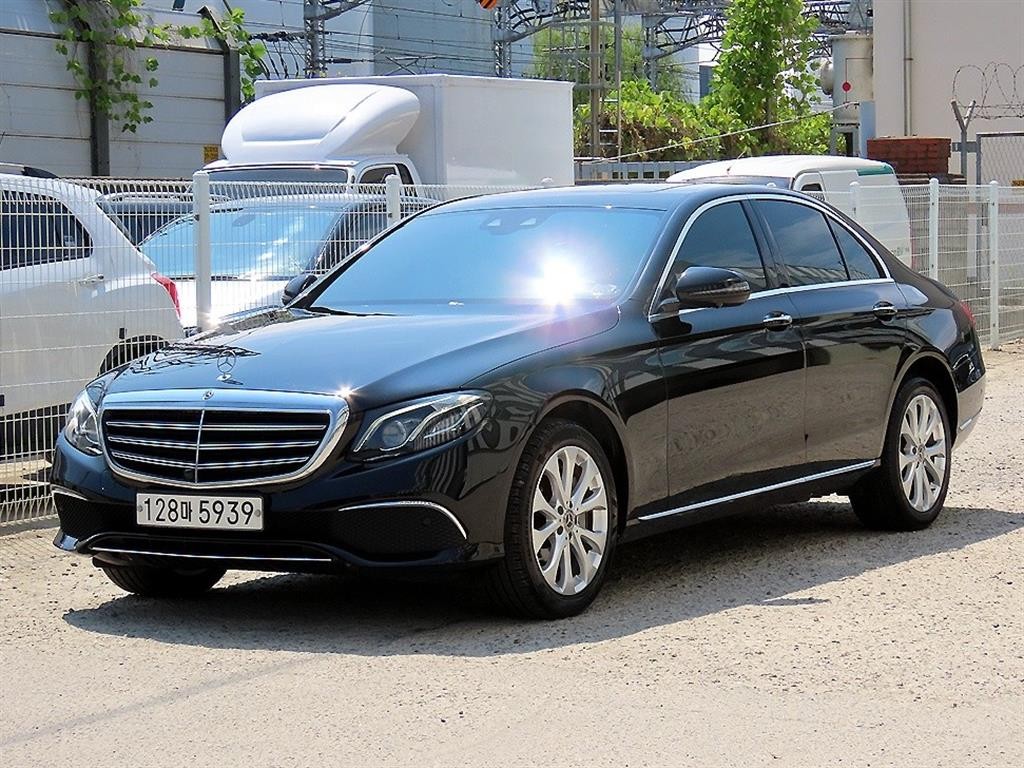 벤츠 E 클래스 E-클래스 W213 E300 4MATIC 익스클루시브 이미지 2