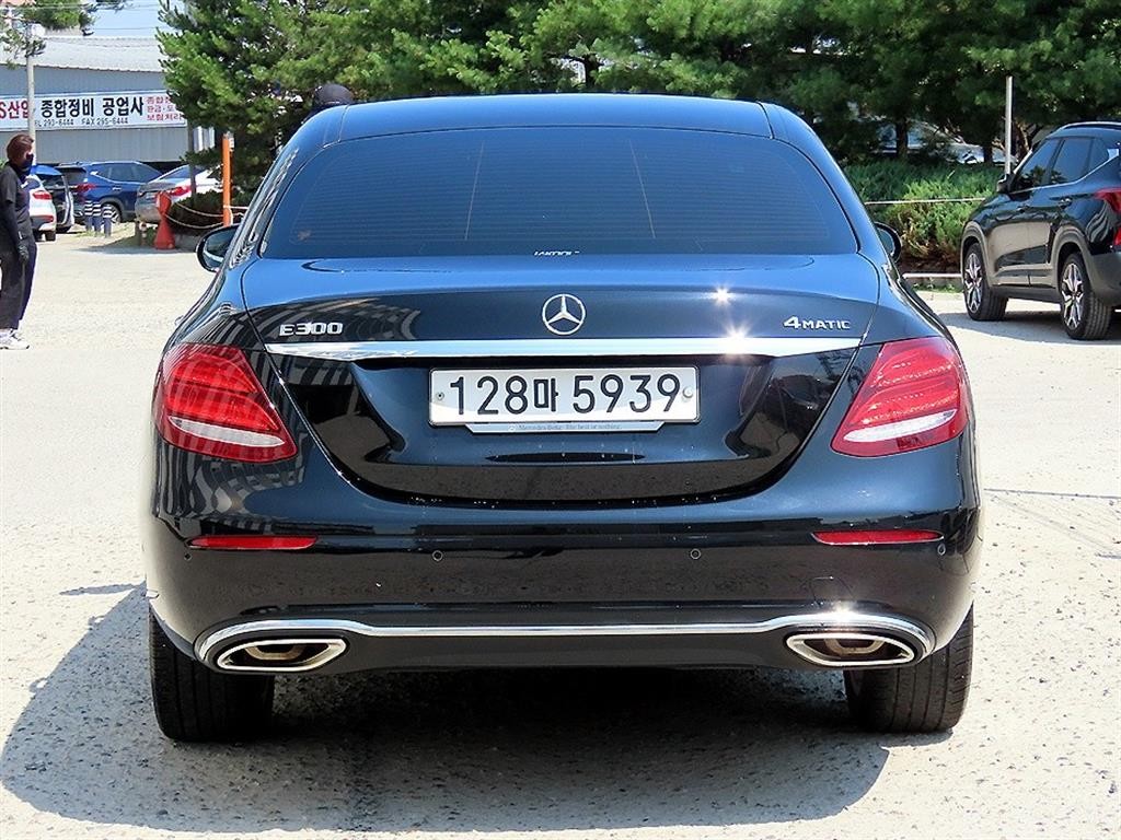 벤츠 E 클래스 E-클래스 W213 E300 4MATIC 익스클루시브 이미지 4