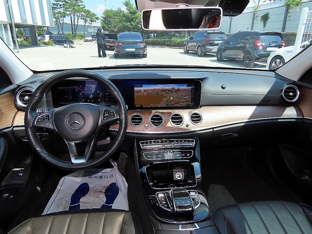 벤츠 E 클래스 E-클래스 W213 E300 4MATIC 익스클루시브 이미지 7